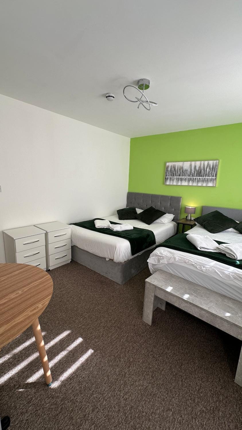Bed, Photo of the whole room, Bedroom, towels