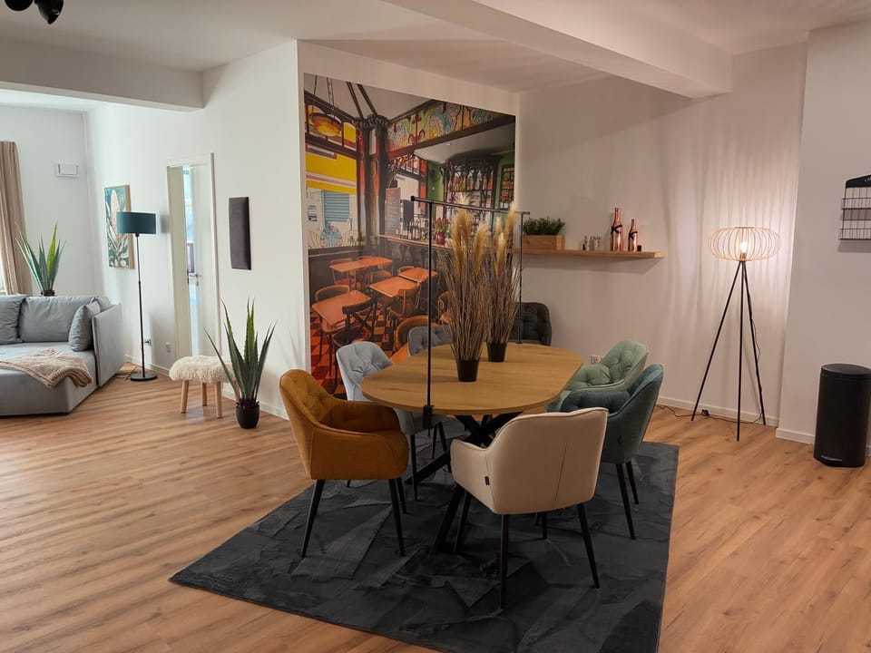 Seating area, Dining area