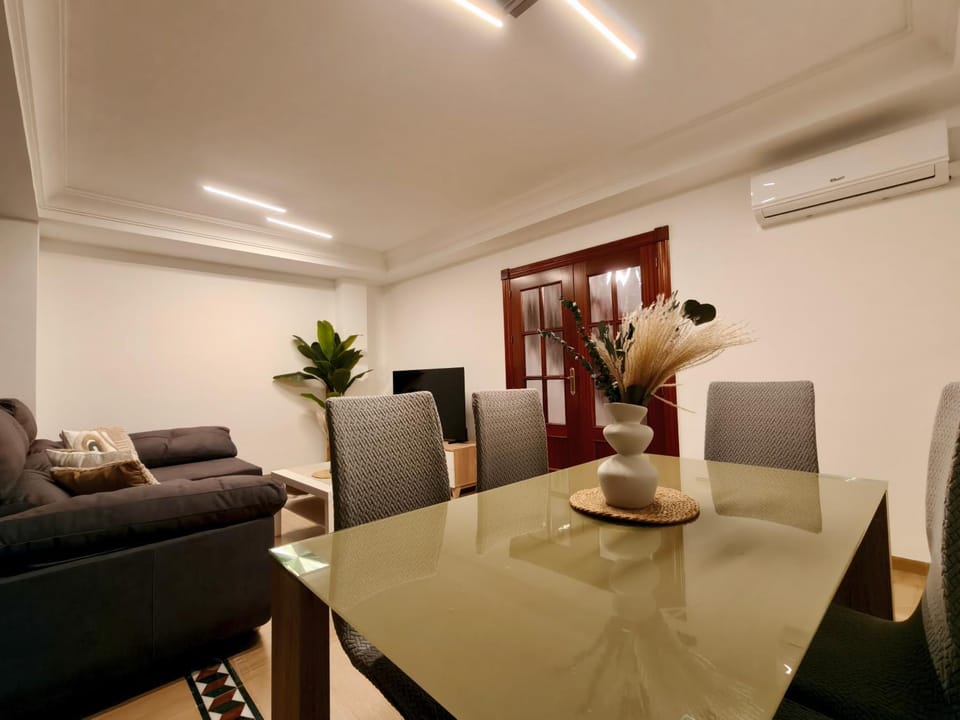 Living room, Seating area, Dining area, air conditioner