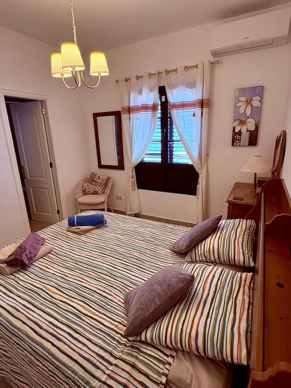 Bed, Bedroom, air conditioner