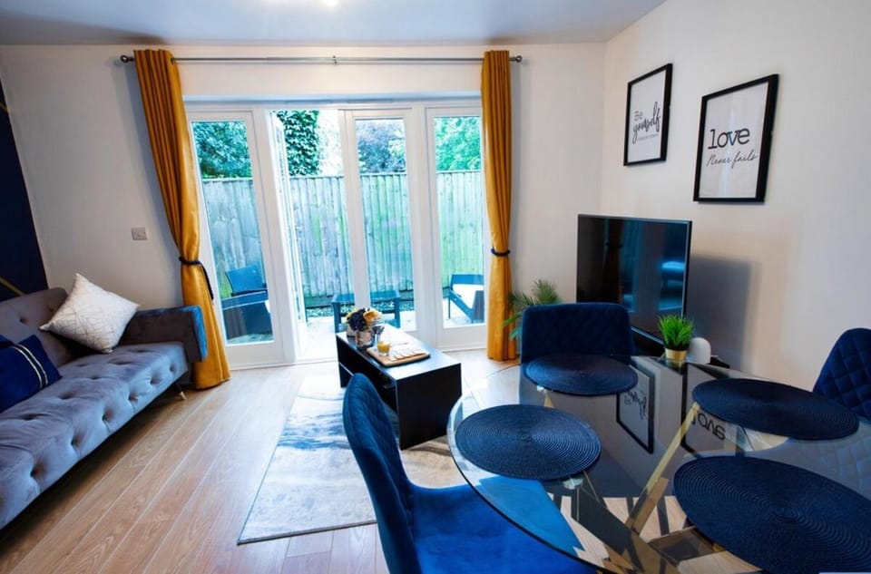 House in the heart of Reading Contractors welcome Apartment in Reading