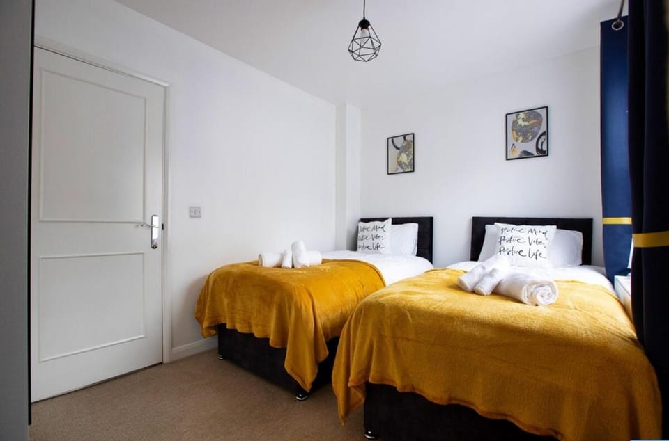 House in the heart of Reading Contractors welcome Apartment in Reading
