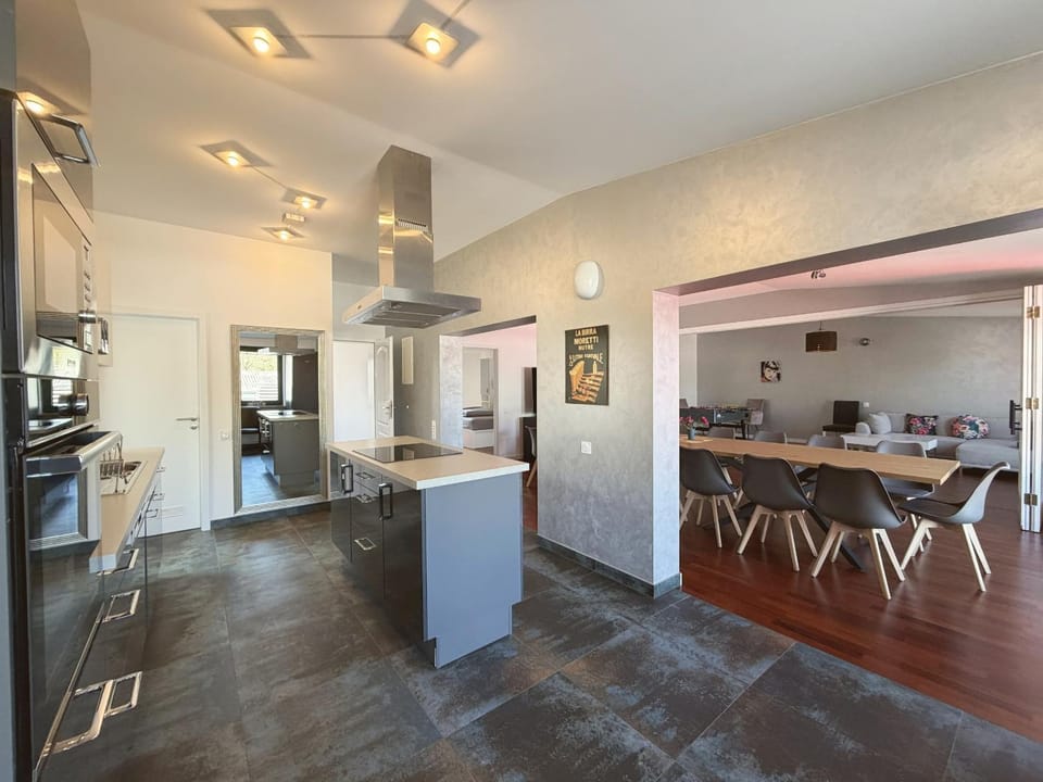 Kitchen or kitchenette, Dining area, Food, stove, kitchen