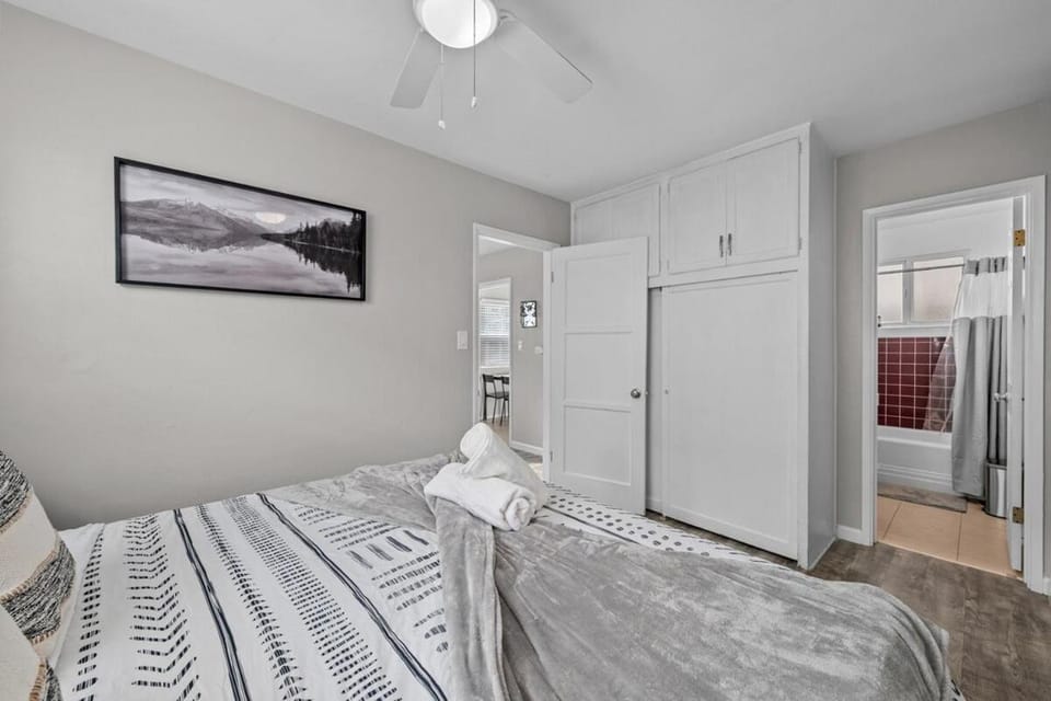Bed, Photo of the whole room, Bedroom, towels, wardrobe