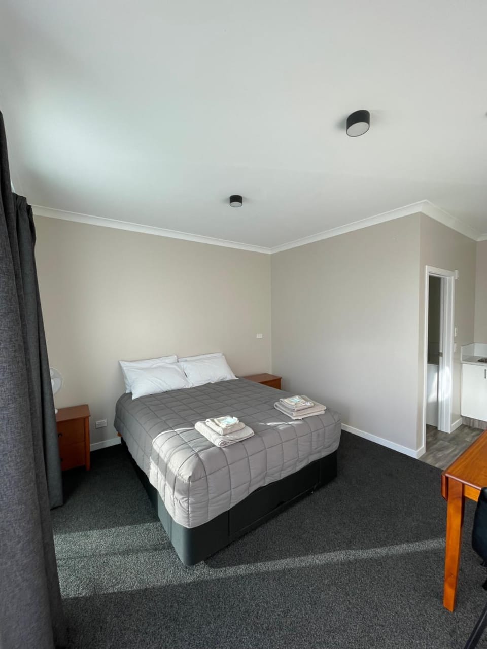 Empire Cafe & Accommodation Hotel in West Coast