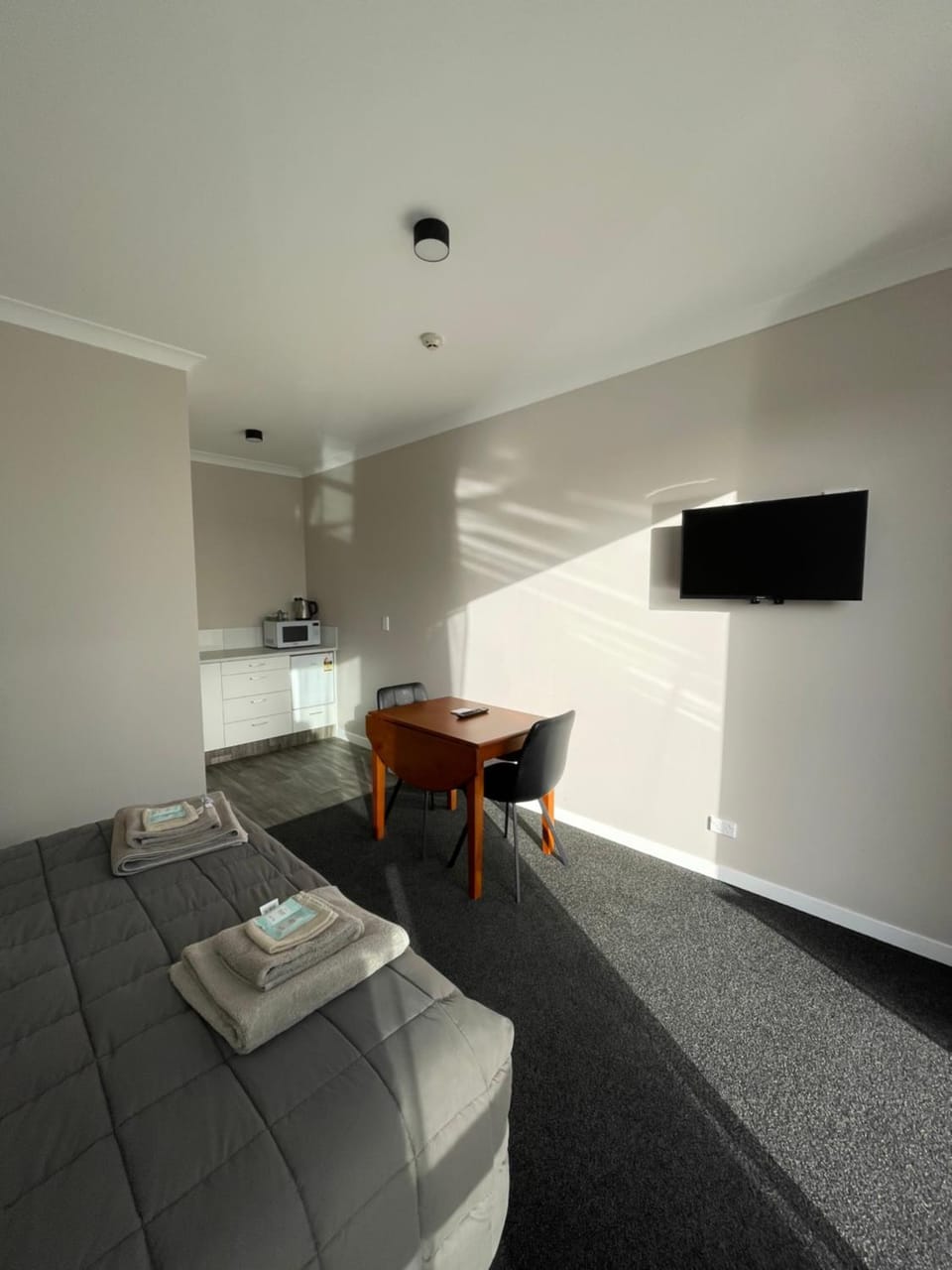 Empire Cafe & Accommodation Hotel in West Coast