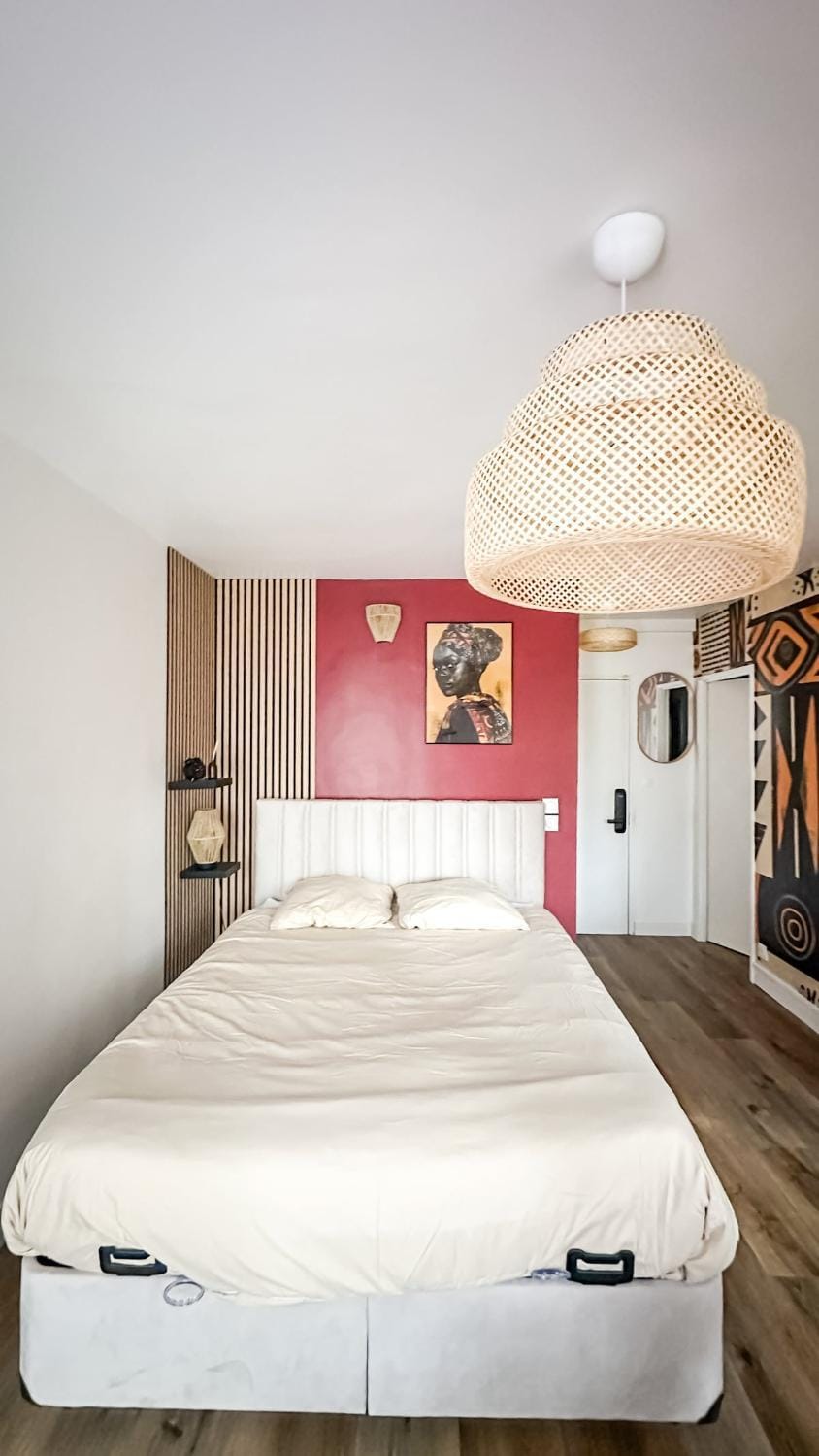 Bed, Photo of the whole room