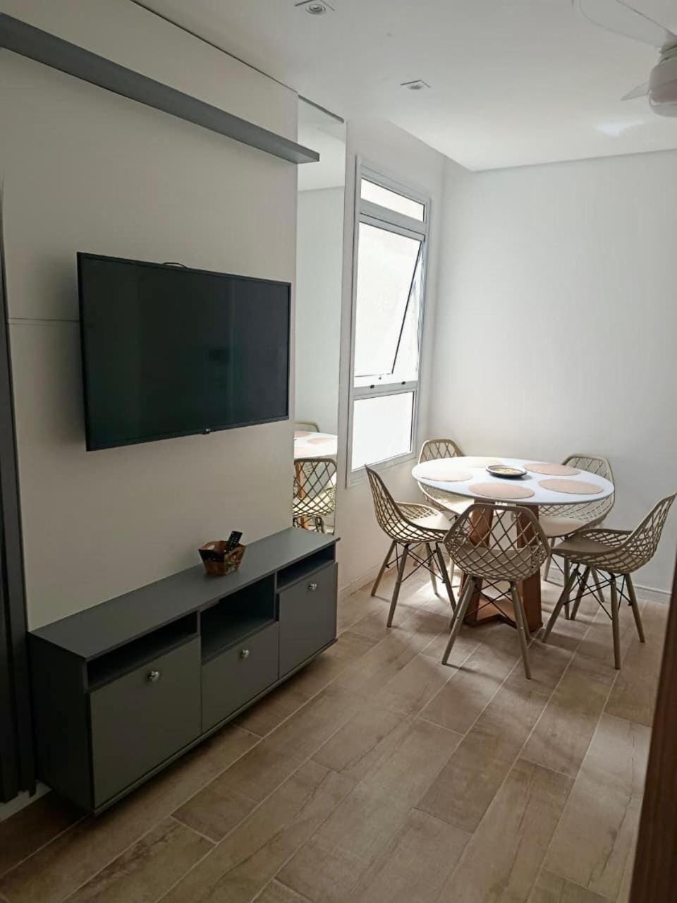 TV and multimedia, Seating area, Dining area