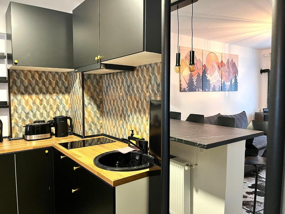 Deer House - Fireplace 1BR near Sinaia Plaza Apartment in Brașov County