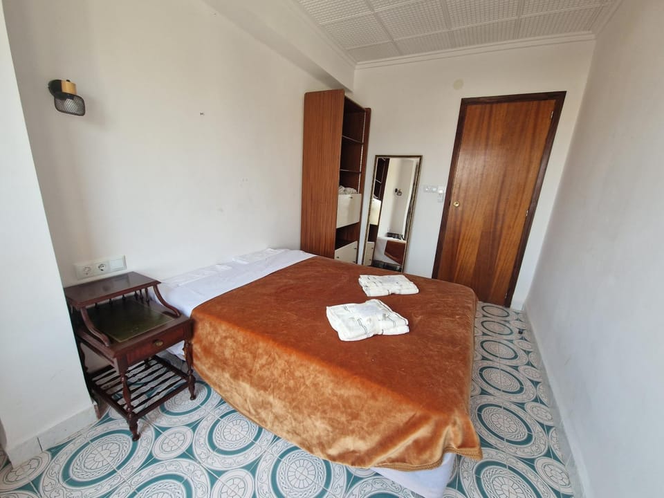 Bed, Bedroom, towels, wardrobe