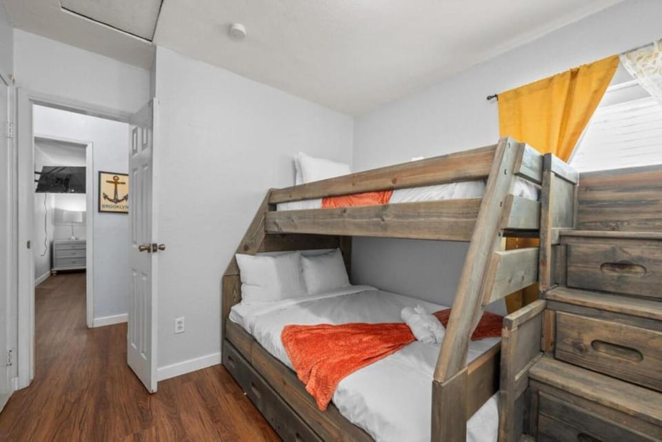 Bed, Photo of the whole room, Bedroom, bunk bed
