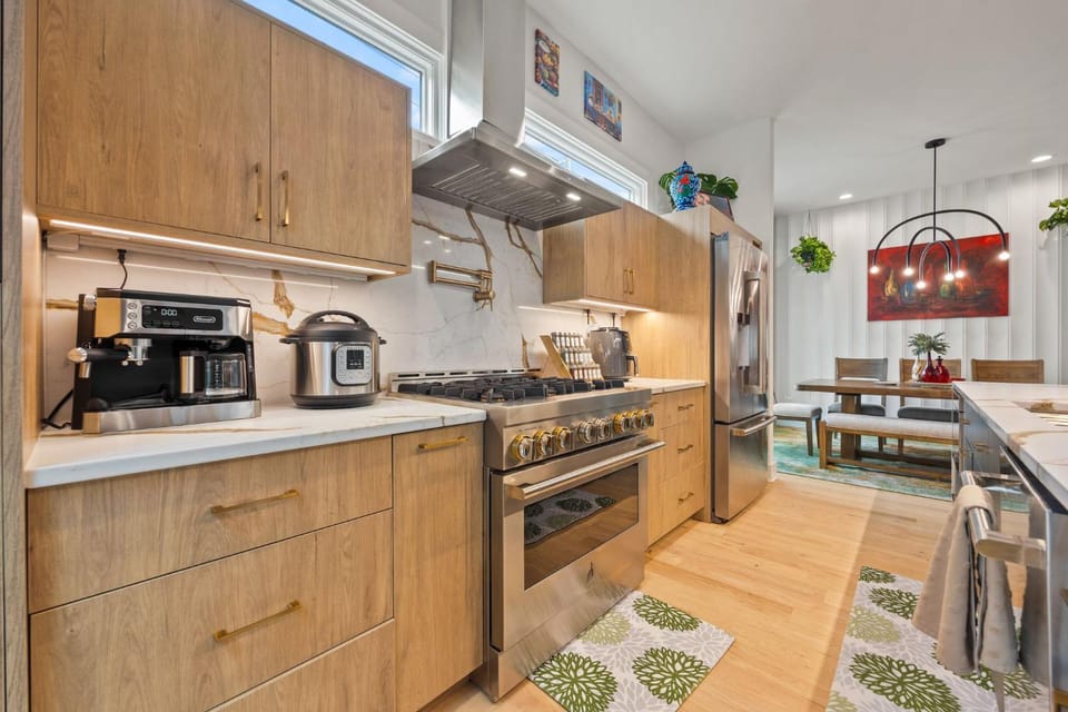 FIFA Atlanta Luxury Stay -3 Miles to Downtown with Hot Tub - GameRoom - Sleeps 10 House in Atlanta