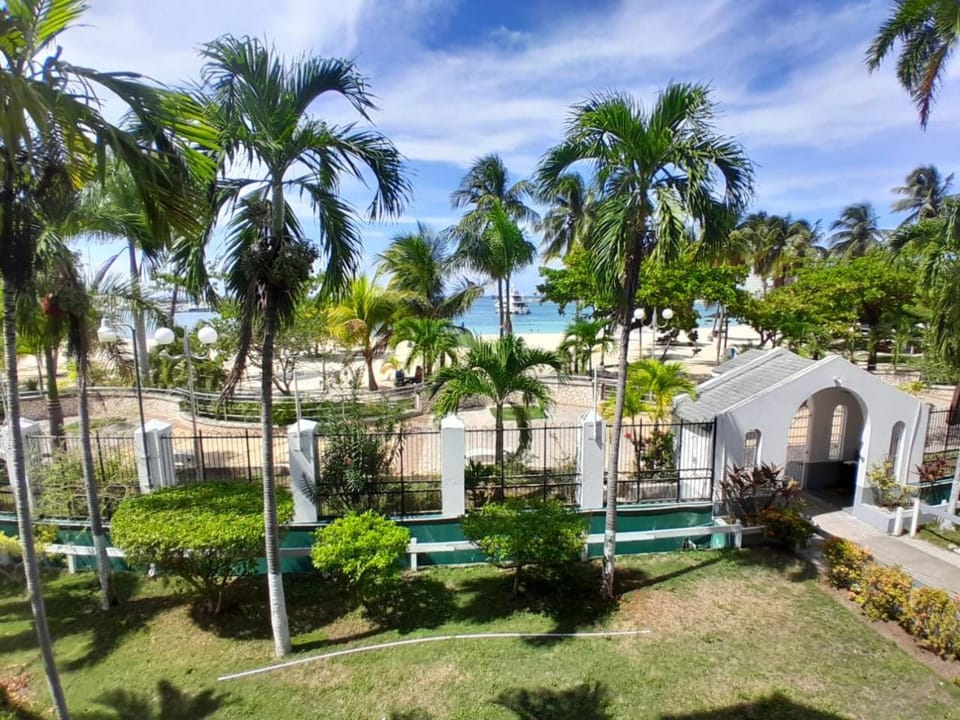Beachview 1 bedroom 15 Apartment in Ocho Rios