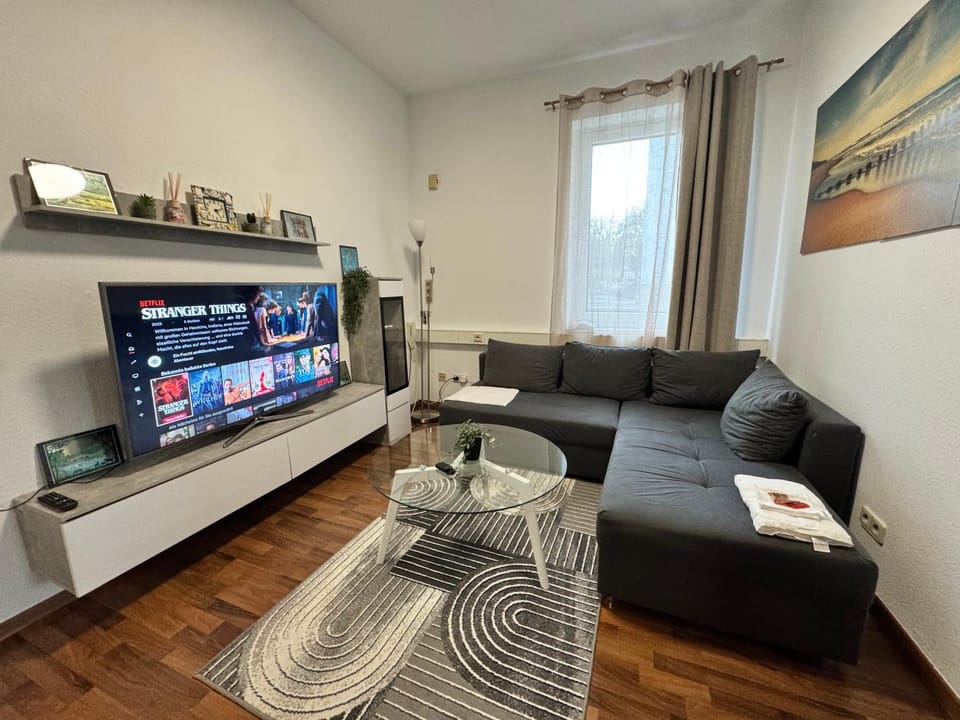 Communal lounge/ TV room, TV and multimedia, Living room, Seating area, Evening entertainment