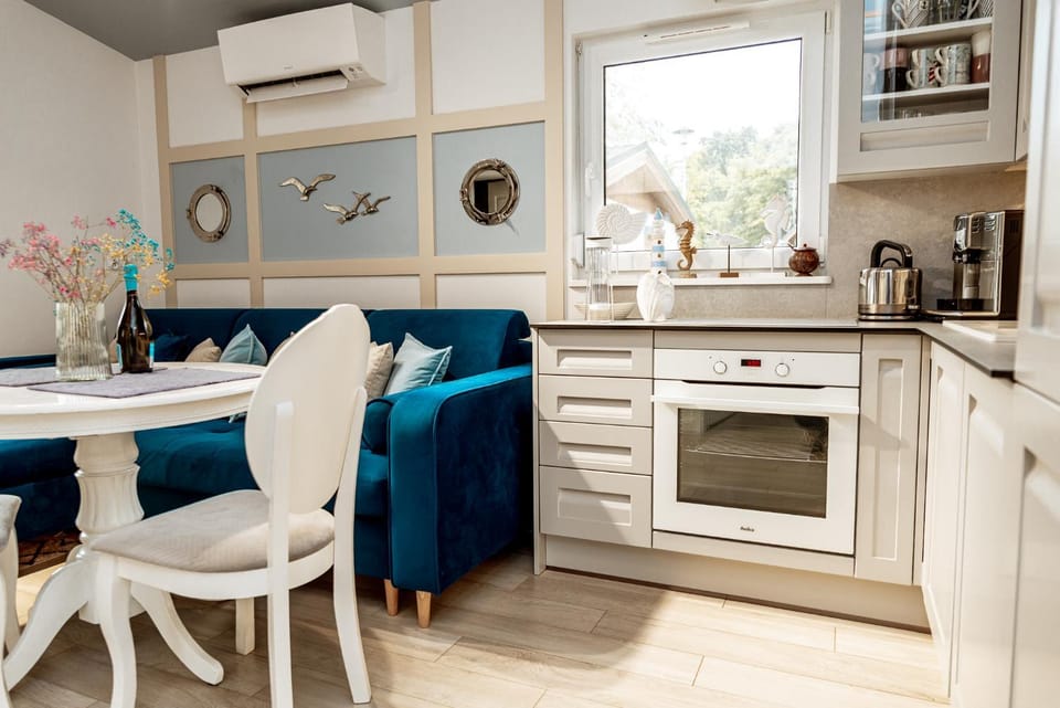 Winter, Photo of the whole room, Quiet street view, air conditioner, air conditioner