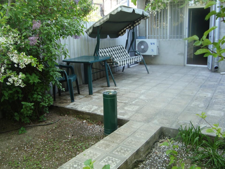 Spring, Day, Garden, Dining area