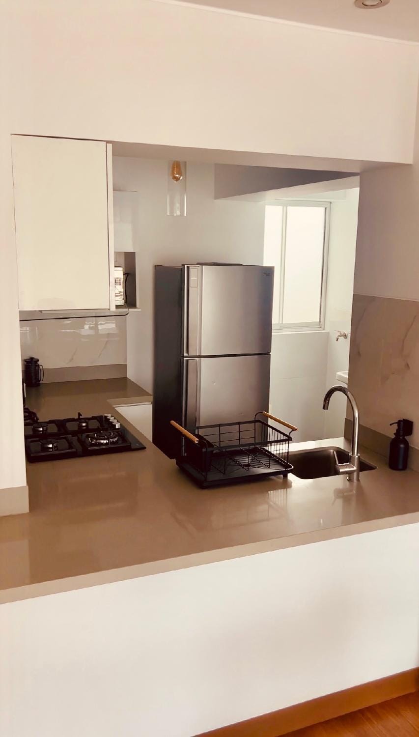 Kitchen or kitchenette, minibar