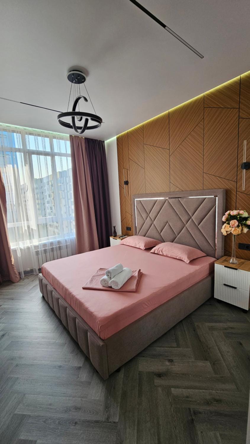 Bed, Bedroom, towels