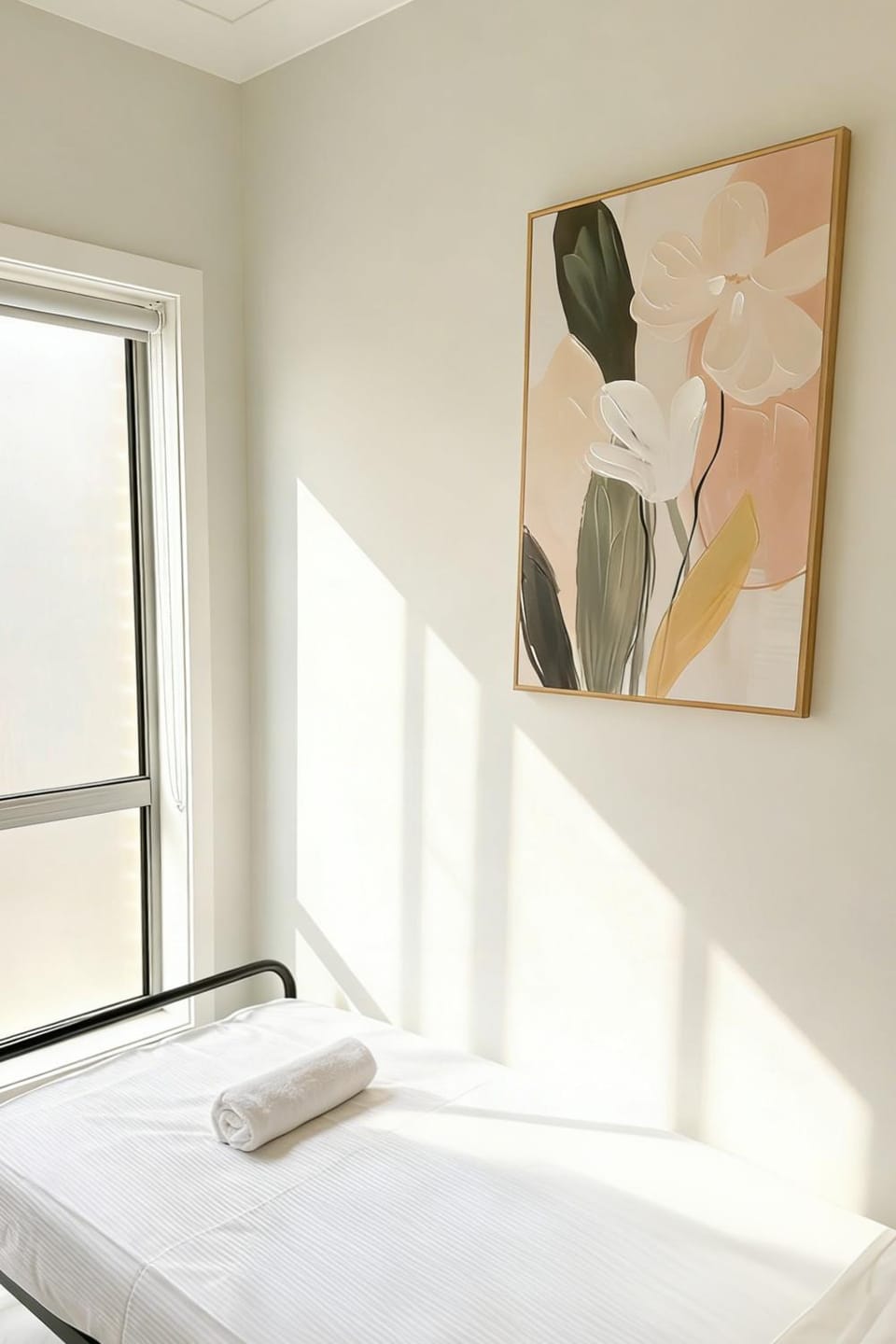 Bright Detached Single Room - Near Top Ryde City Shared Amenities Bed and Breakfast in Sydney
