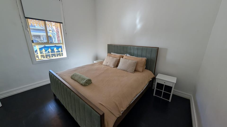 Little Yellow Guesthouse Vacation rental in Melbourne