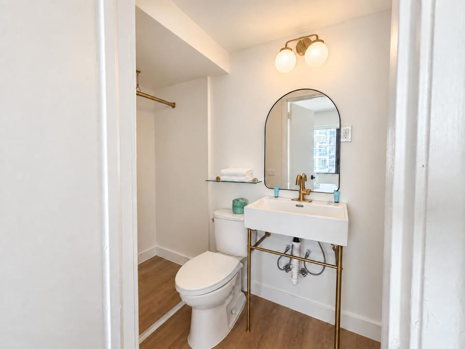 Toilet, Bathroom, towels