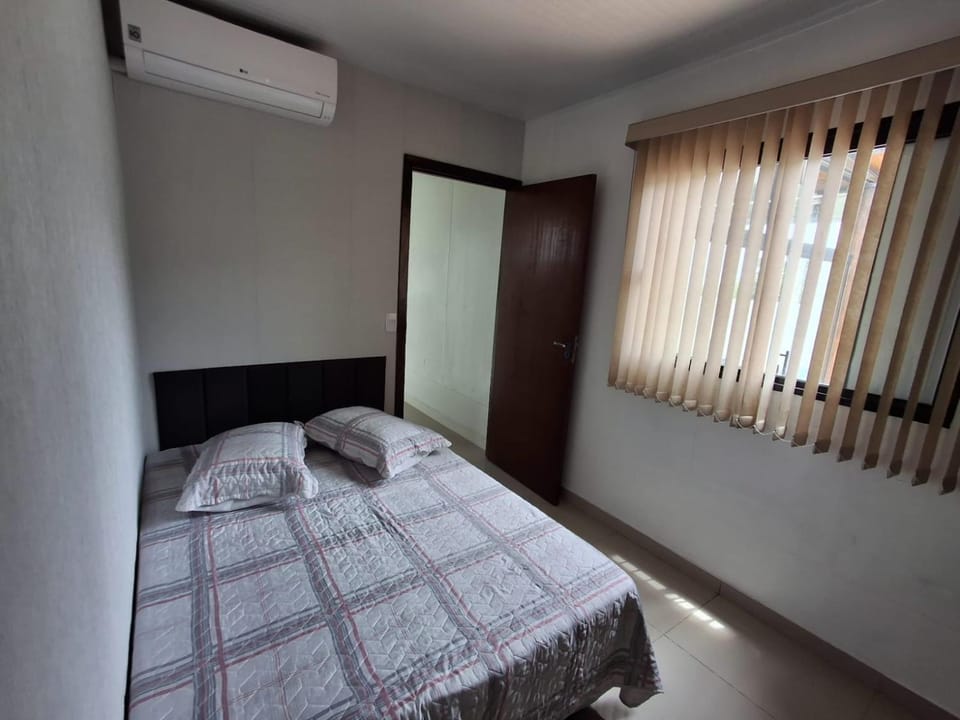 Photo of the whole room, Bedroom, air conditioner
