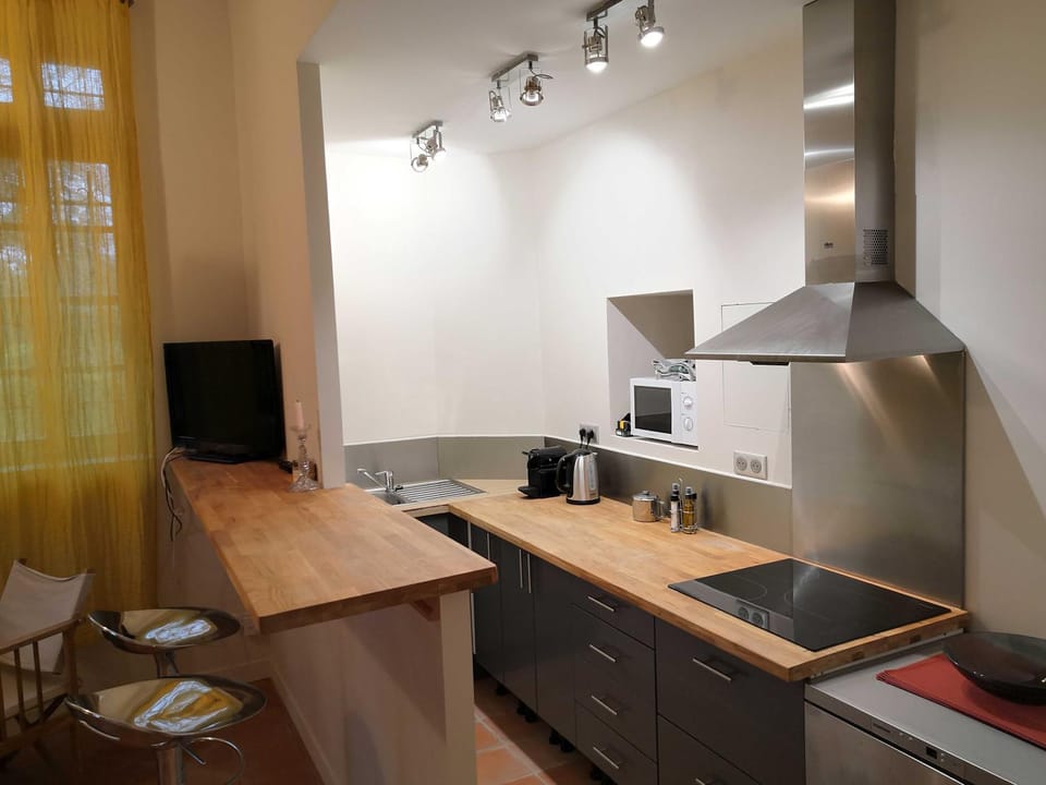 TV and multimedia, pet friendly, stove