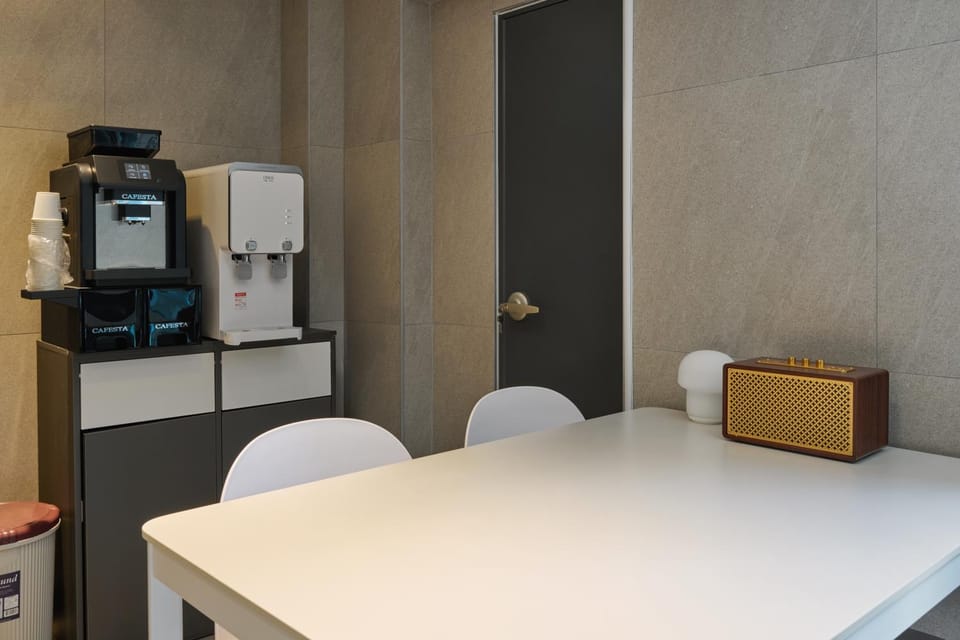Coffee/tea facilities, minibar