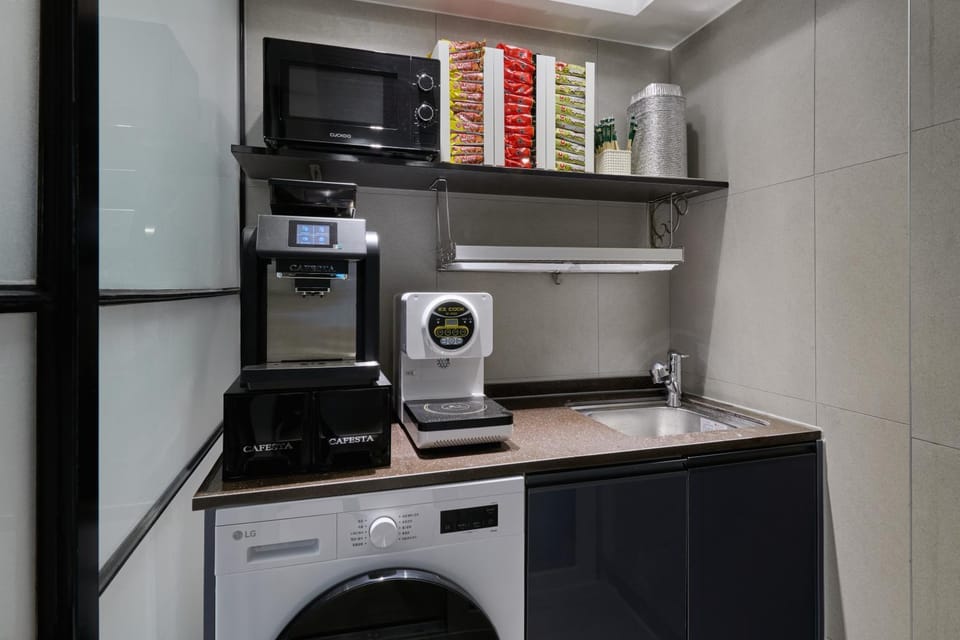 Kitchen or kitchenette