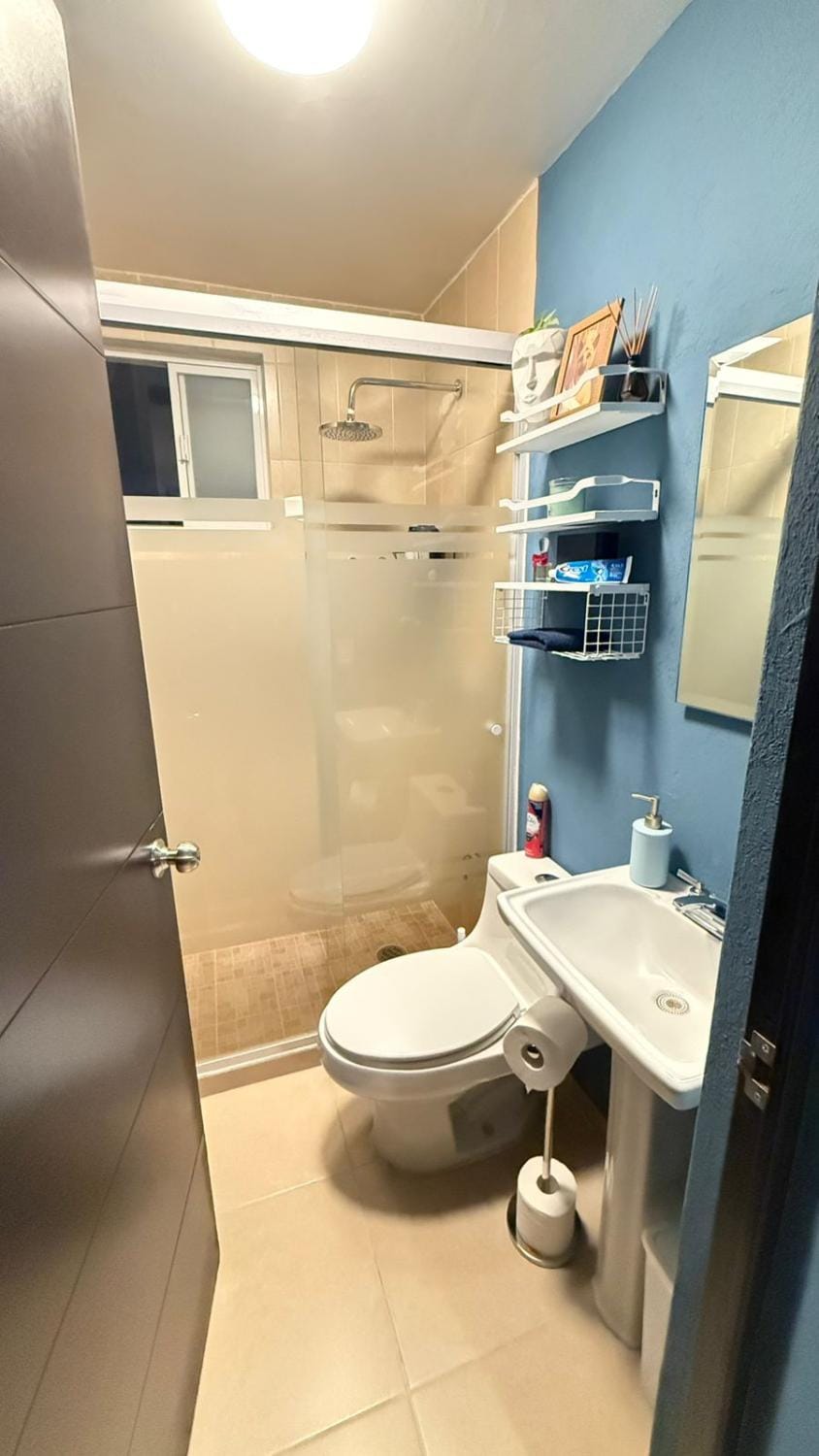 Shower, Toilet, Bathroom, towels