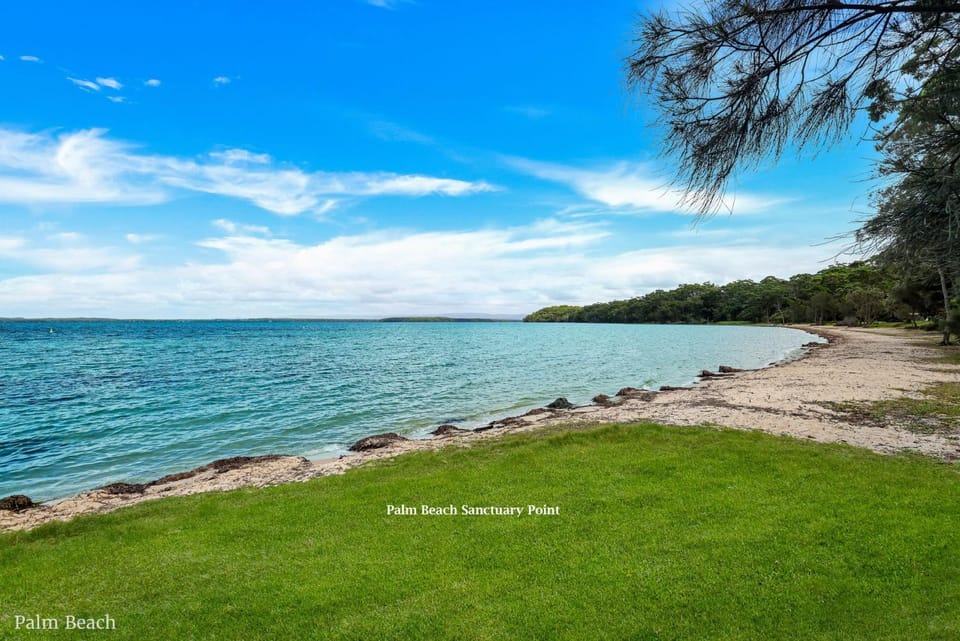 Greville Getaway by Book Jervis Bay - Waterfront Family Stay Sleeps 10 House in Saint Georges Basin