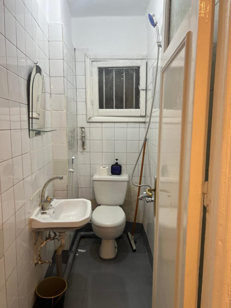 Shower, Toilet, Bathroom, bidet, towels