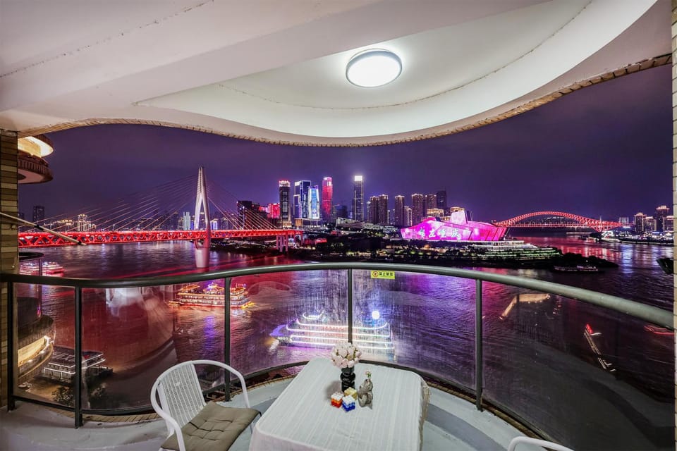 Deptour River Merge Panorama Grand Suite -Chaotianmen & Hongya Cave Apartment in China