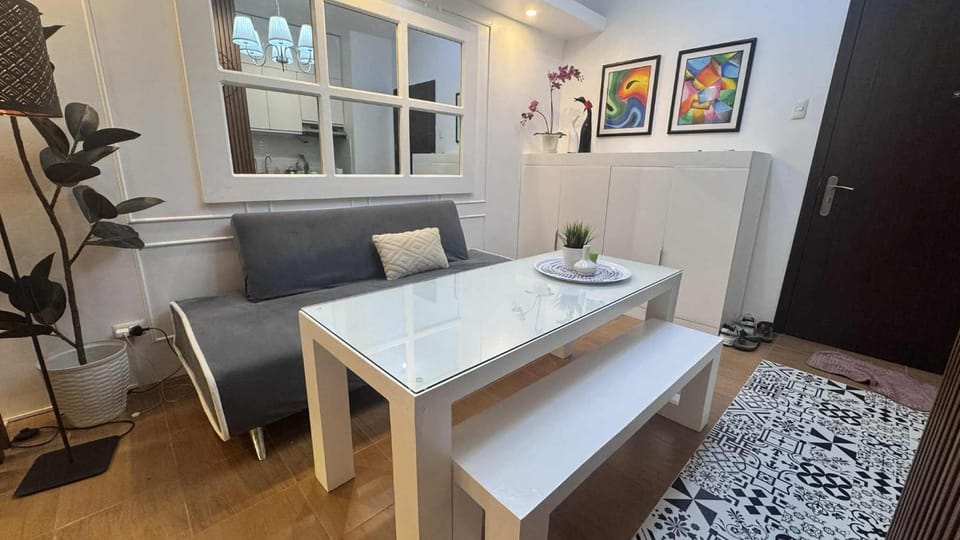 Seating area, Dining area