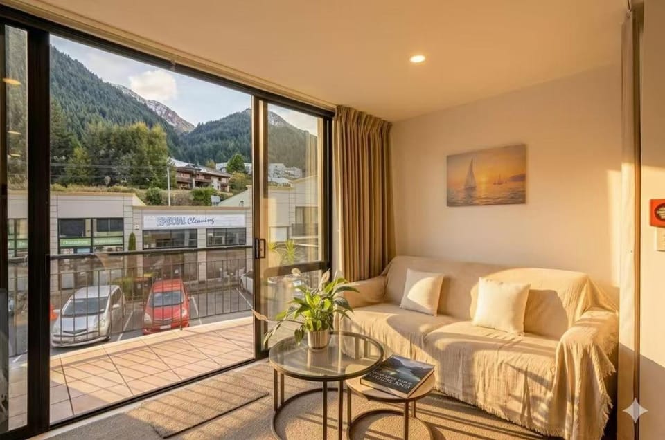 Scenic Stay Near the Soul of Queenstown Apartment in Queenstown
