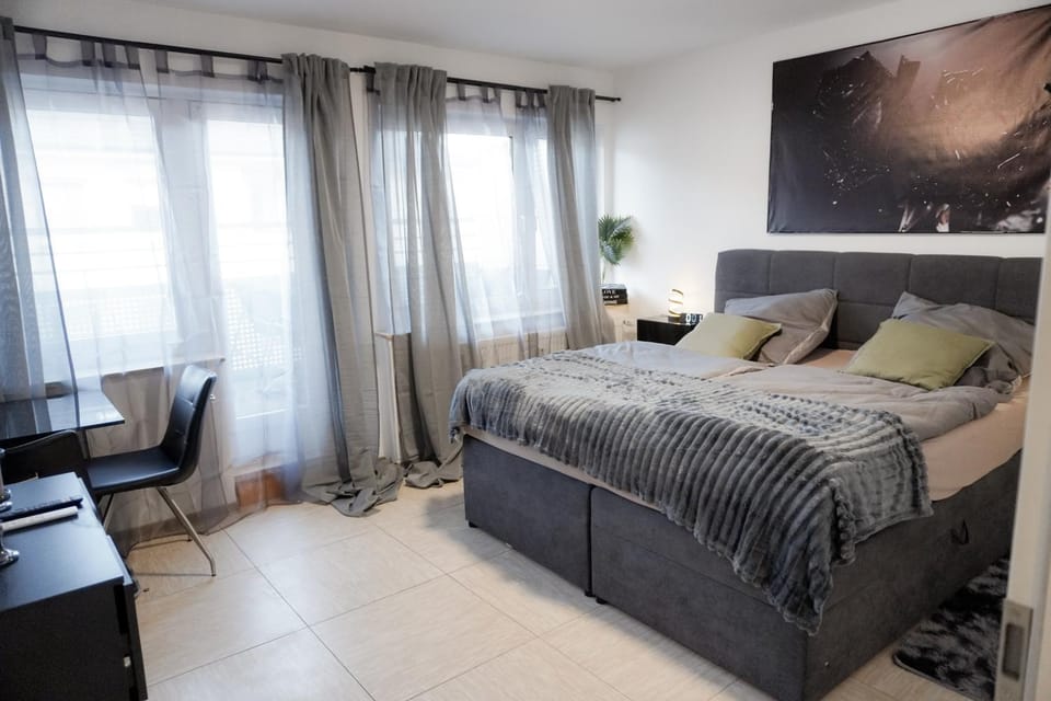 Bed, Living room, Photo of the whole room, Seating area, Bedroom