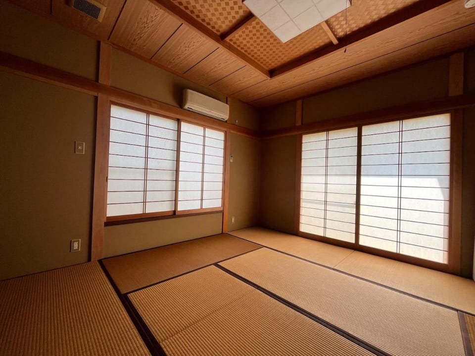Sealine Retreat Atami Onsen BBQ & hot spring & movies in a villa overlooking the sea! Private and relaxing Villa in Shizuoka Prefecture