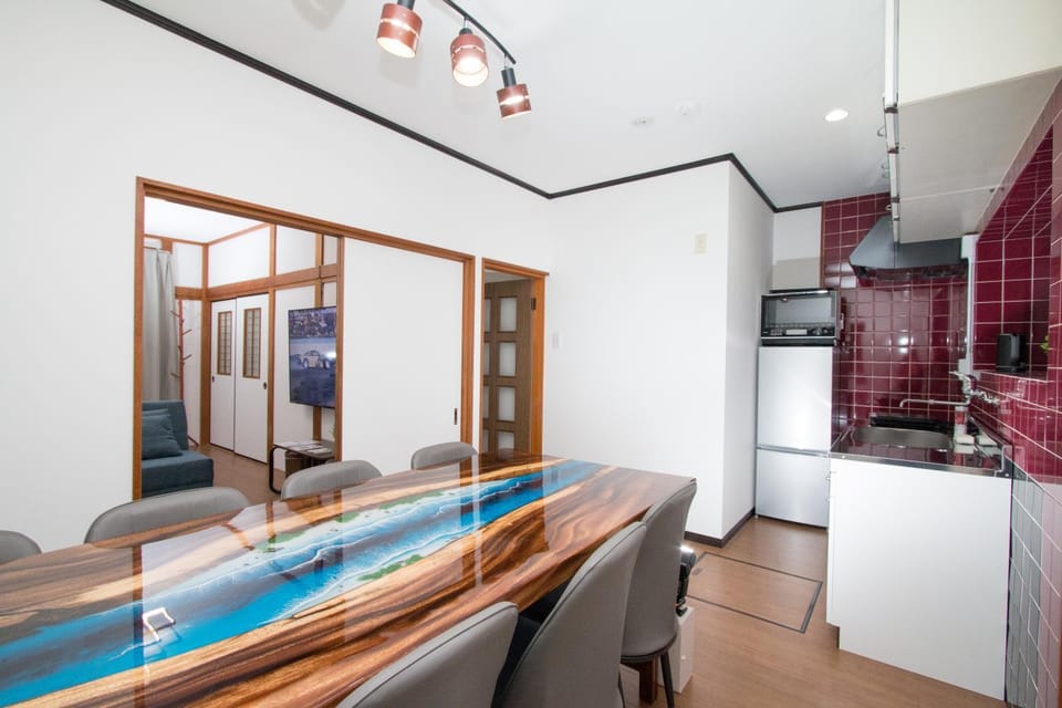 Kitchen or kitchenette, Dining area, oven