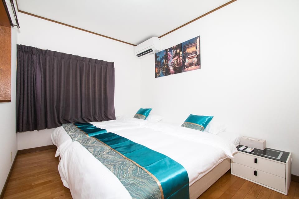 Bed, Photo of the whole room, Bedroom, air conditioner