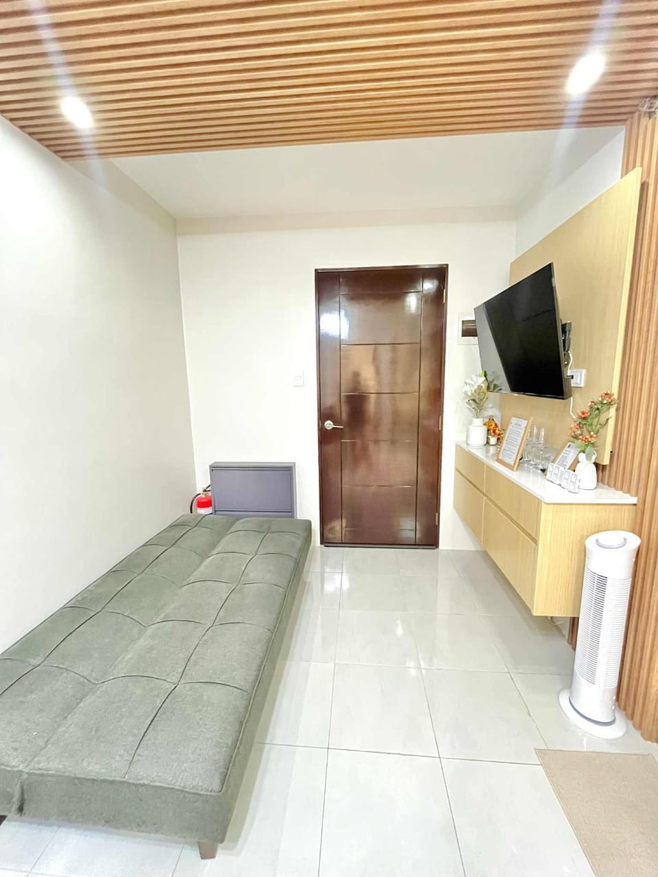 Bed, TV and multimedia
