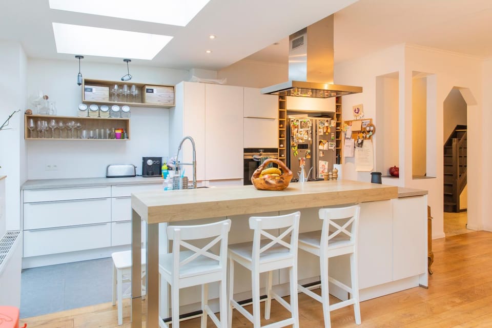 Kitchen or kitchenette, Dining area, stove