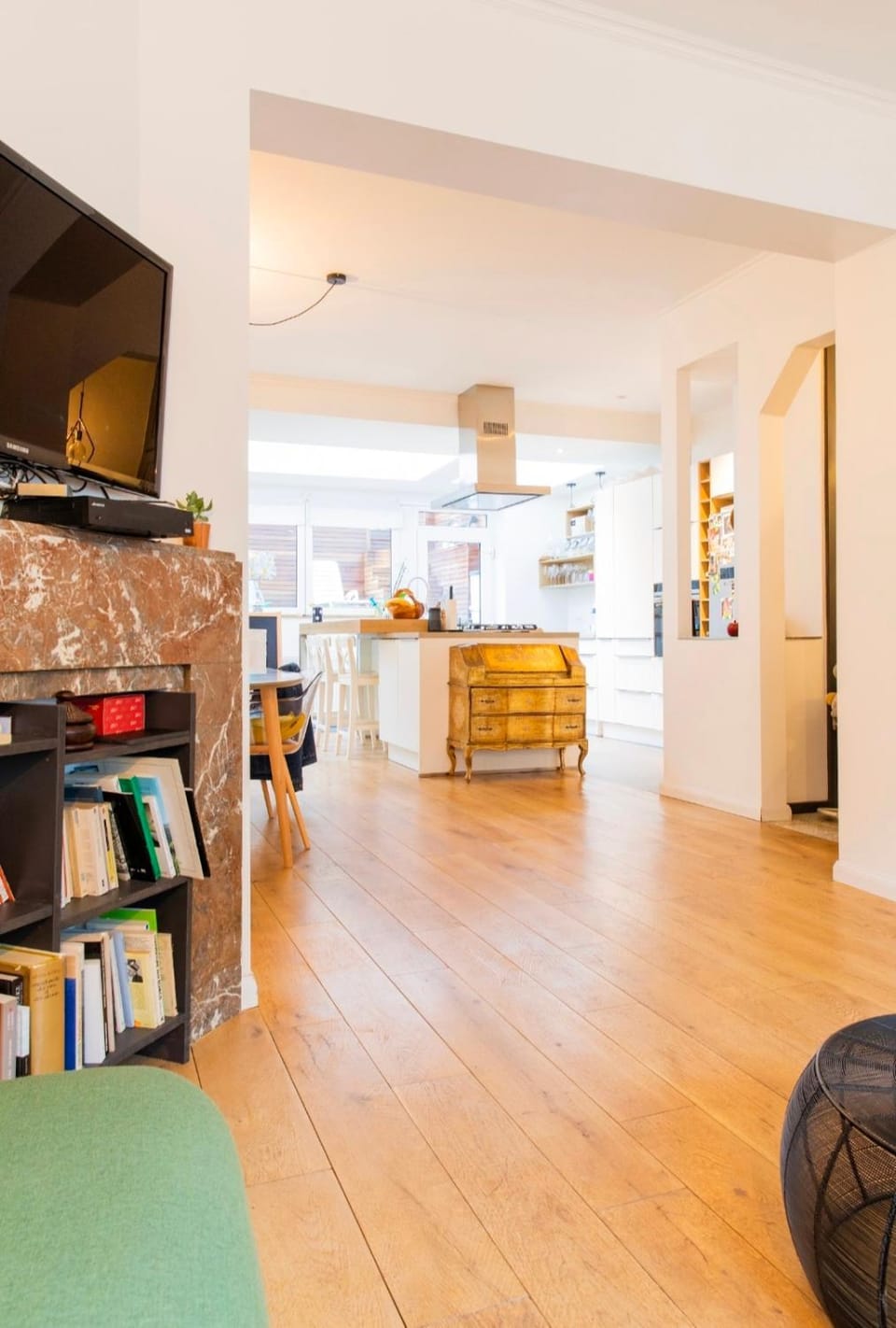 Communal lounge/ TV room, Library, Living room, Seating area, Evening entertainment