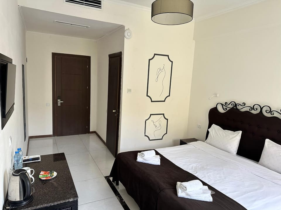 Bed, Photo of the whole room, Bedroom, towels, air conditioner