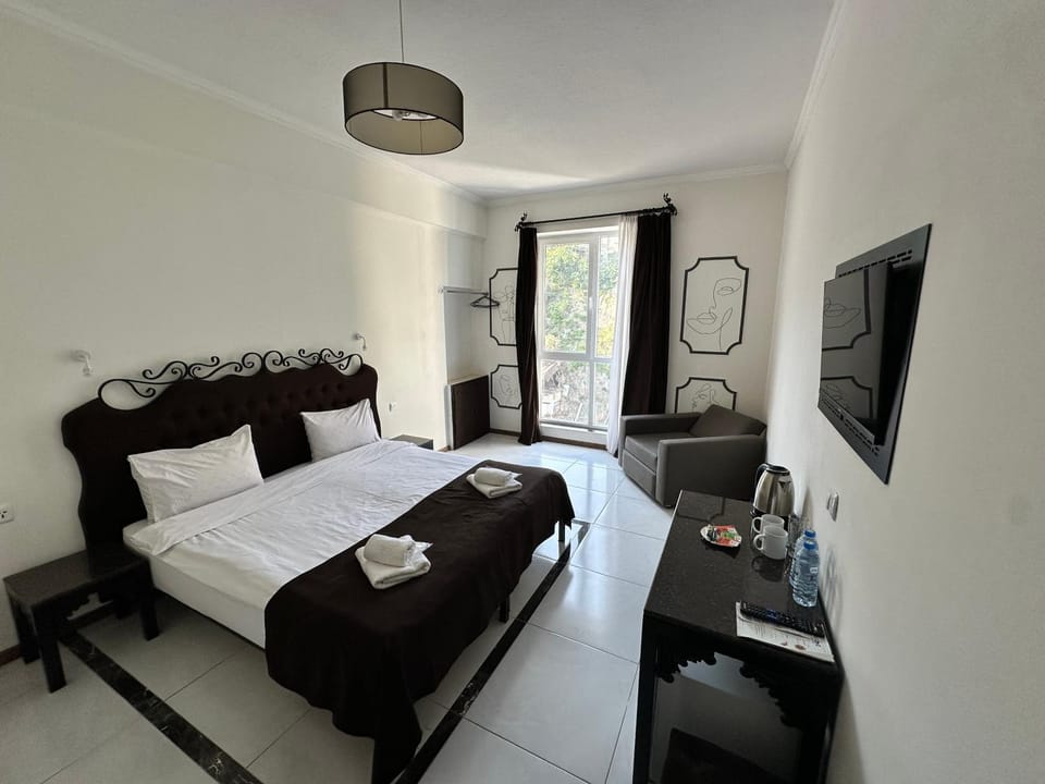 Bed, Photo of the whole room, Bedroom