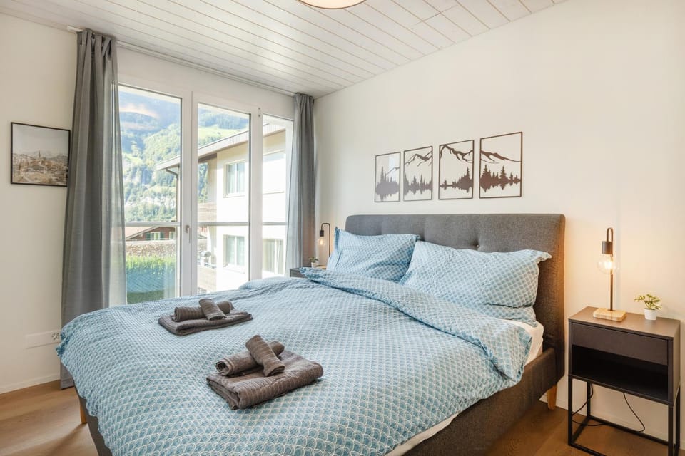 Bed, Bedroom, towels