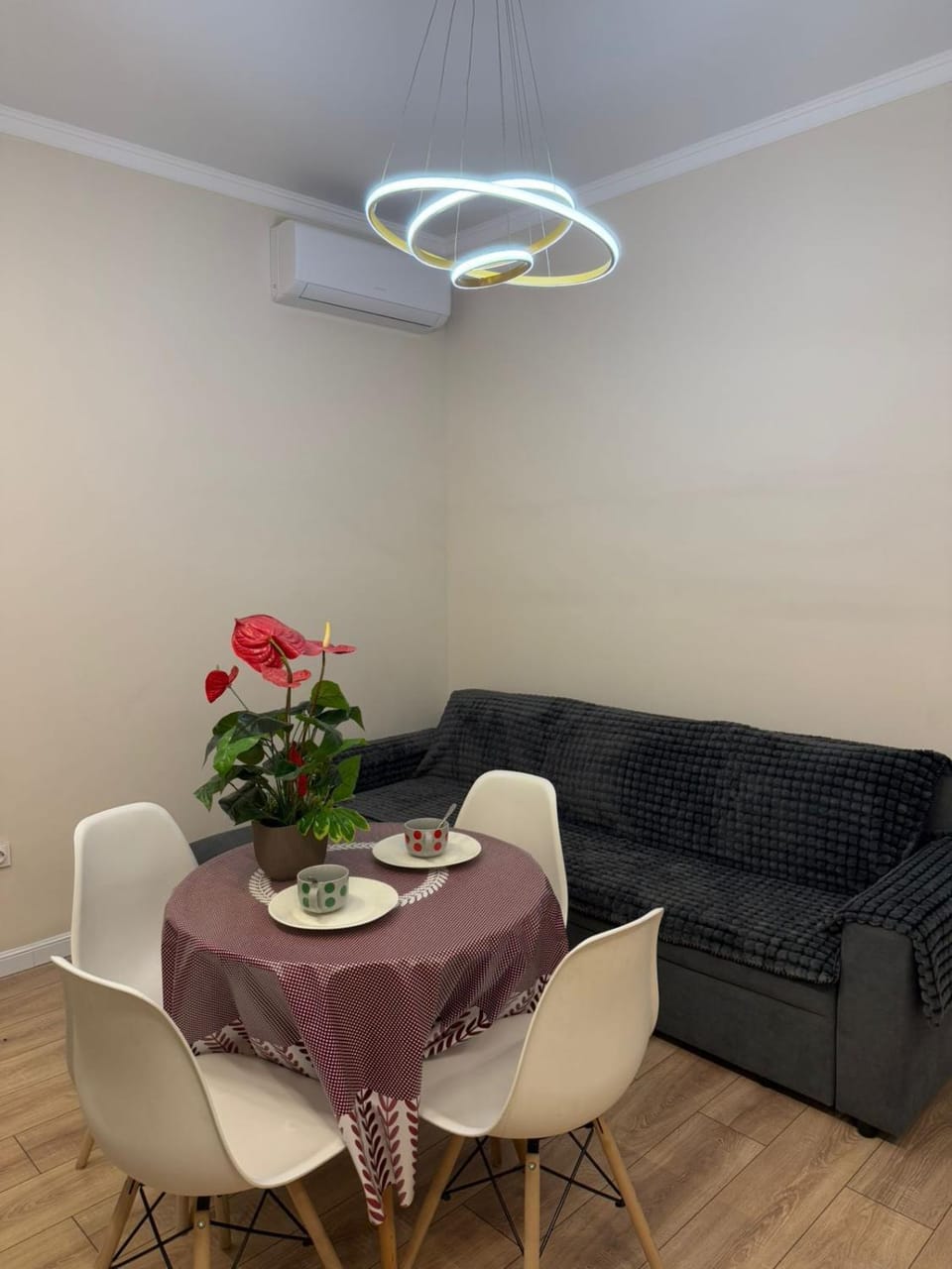 VERY NICE HoME in the Central Avenue Apartment in Almaty