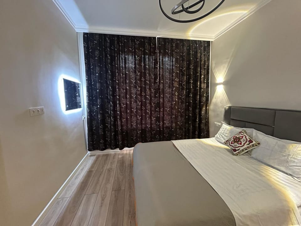 VERY NICE HoME in the Central Avenue Apartment in Almaty