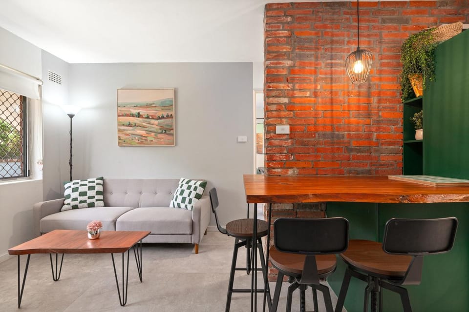 Easy Beach Access from Tranquil Retreat Apartment in Sydney