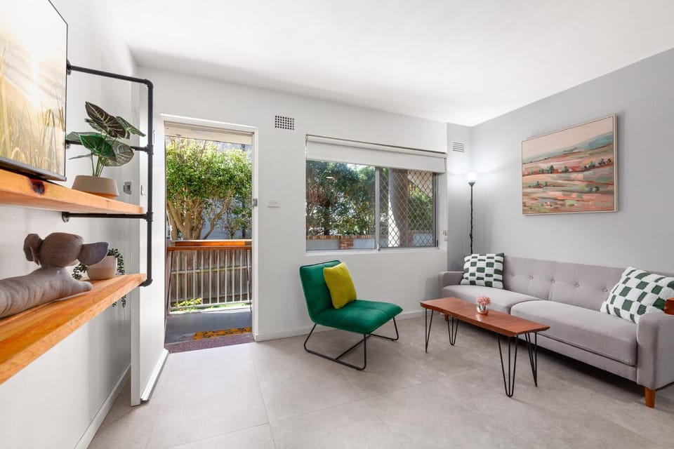 Easy Beach Access from Tranquil Retreat Apartment in Sydney