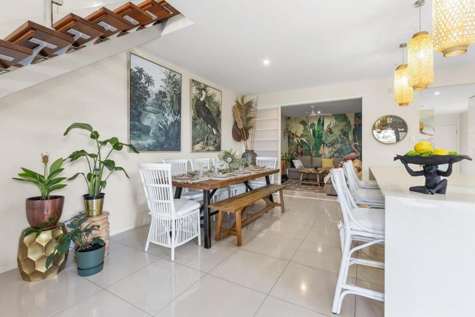 Seating area, Dining area